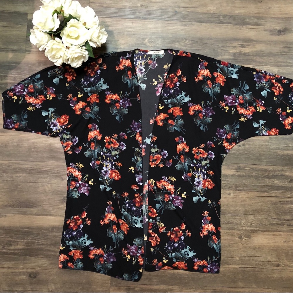 NWOT Floral Kimono